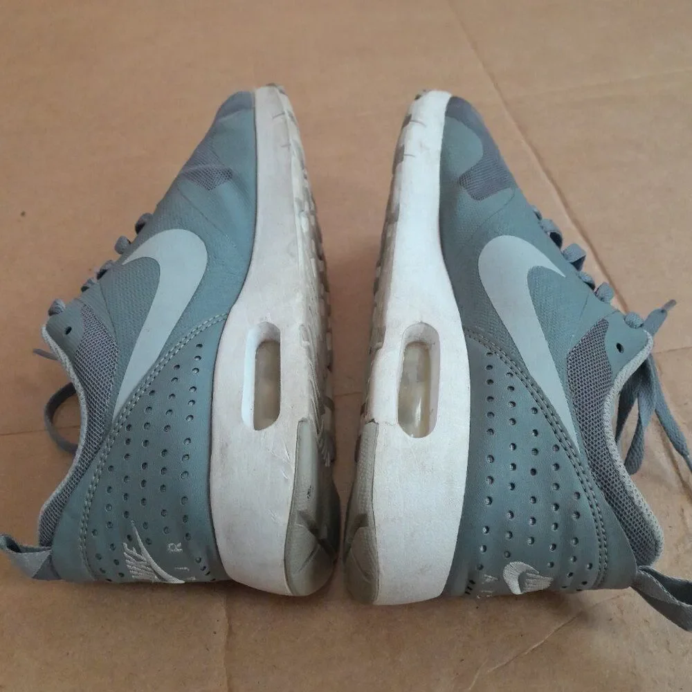 Nike Women’s Air Max Tavas 814443-002 Gray Running Shoes Sneakers Size 5.5